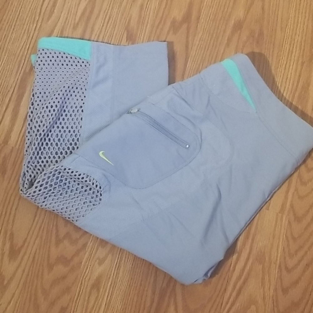 New‎ nike fit dry capris size med